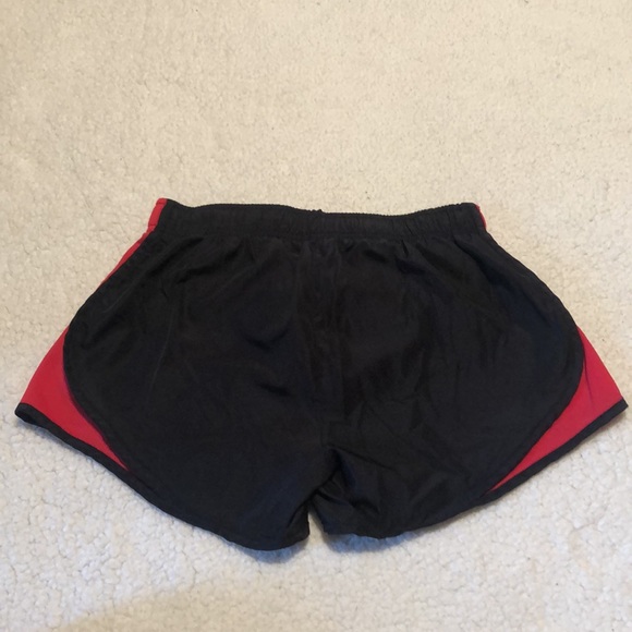 Athletic shorts - Picture 2 of 3
